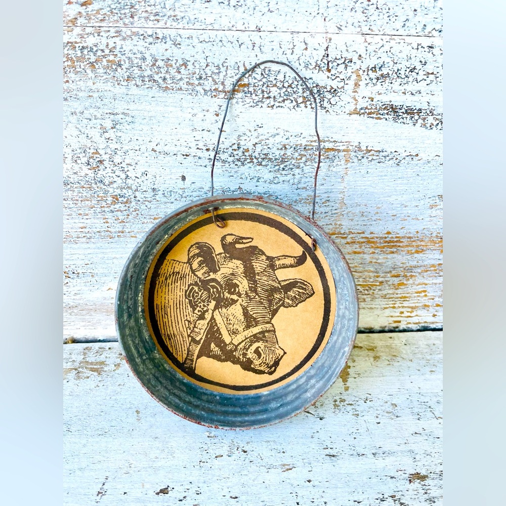 *Farm Faces Metal Jar Lid Cow Ornament